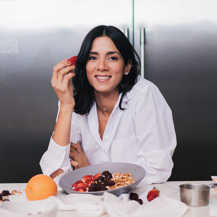 El resveratrol es un polifenol natural presente en alimentos como uvas, frutos rojos y vino tinto